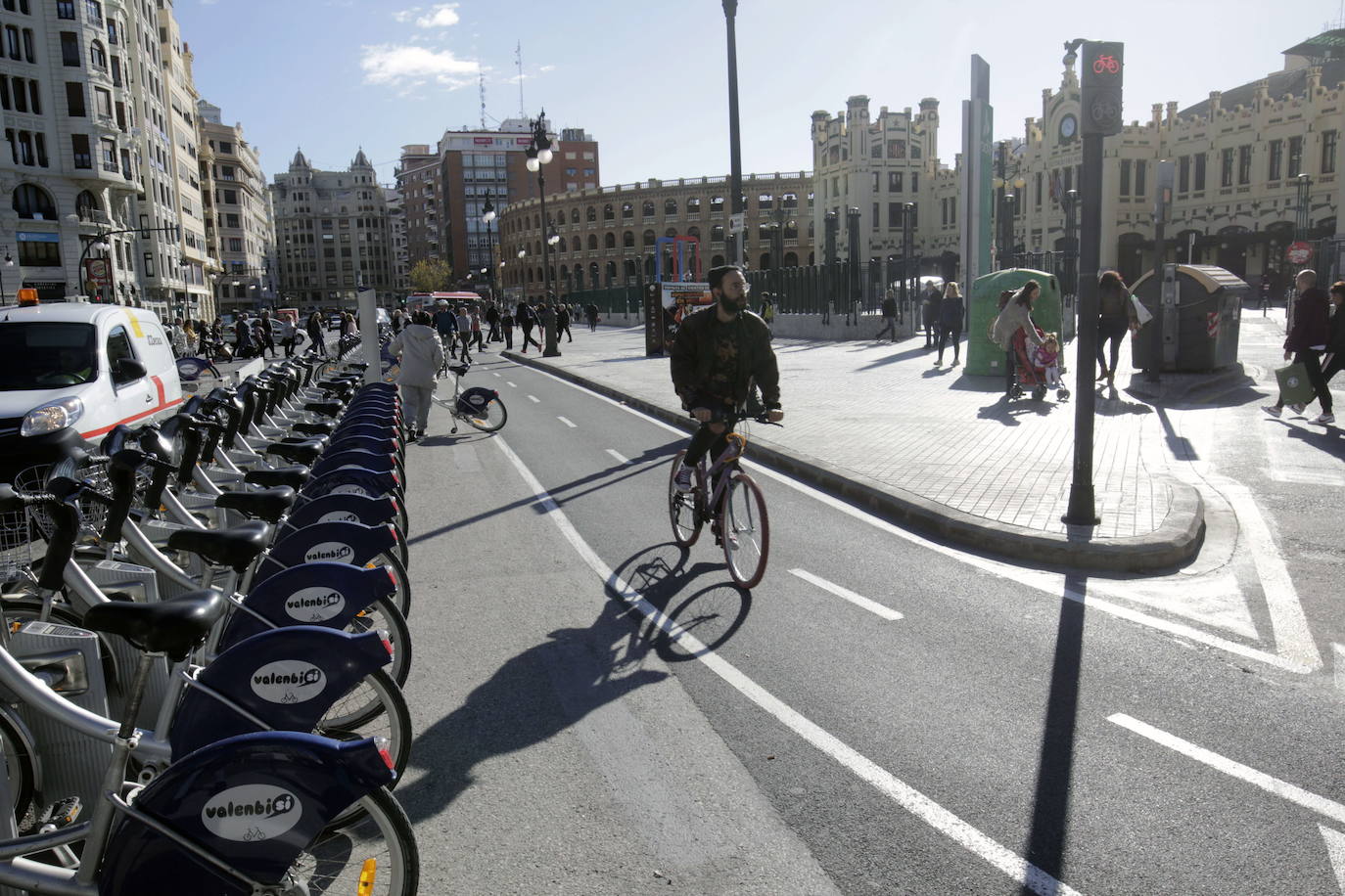 La propuesta viable, consideran, es la construcción del carril bici en los tramos restantes para el cierre: en la avenida Peset Aleixandre, en los tramos de General Avilés sin dotación presupuestaria y en Cardenal Benlloch y Eduardo Boscá.