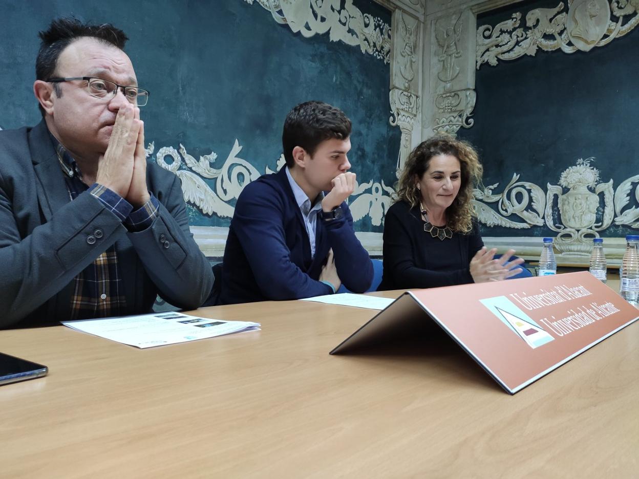 El edil de Cultura, junto a los cordinadores de la Seu. 