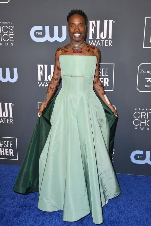 Billy Porter muestra su vestido.