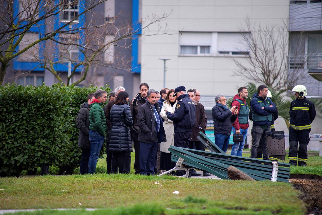 Fotos: Un parque infantil y deportvo se hunde sobre un &#039;parking&#039; en Santander