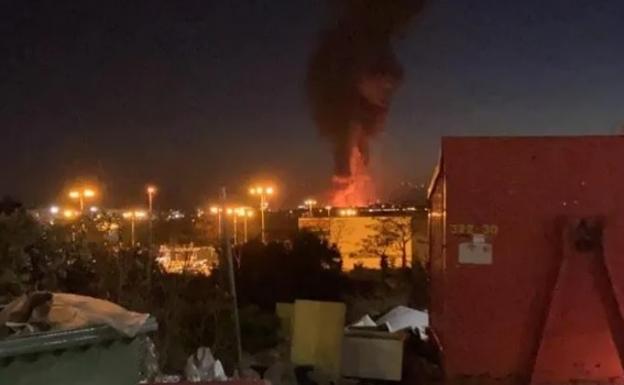 Una tremenda explosión origina un incendio en la planta petroquímica de Tarragona