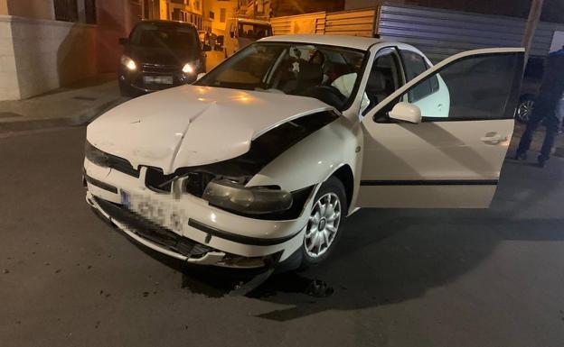 Estado en el que quedó el coche contra el que impactó la conductora ebria.