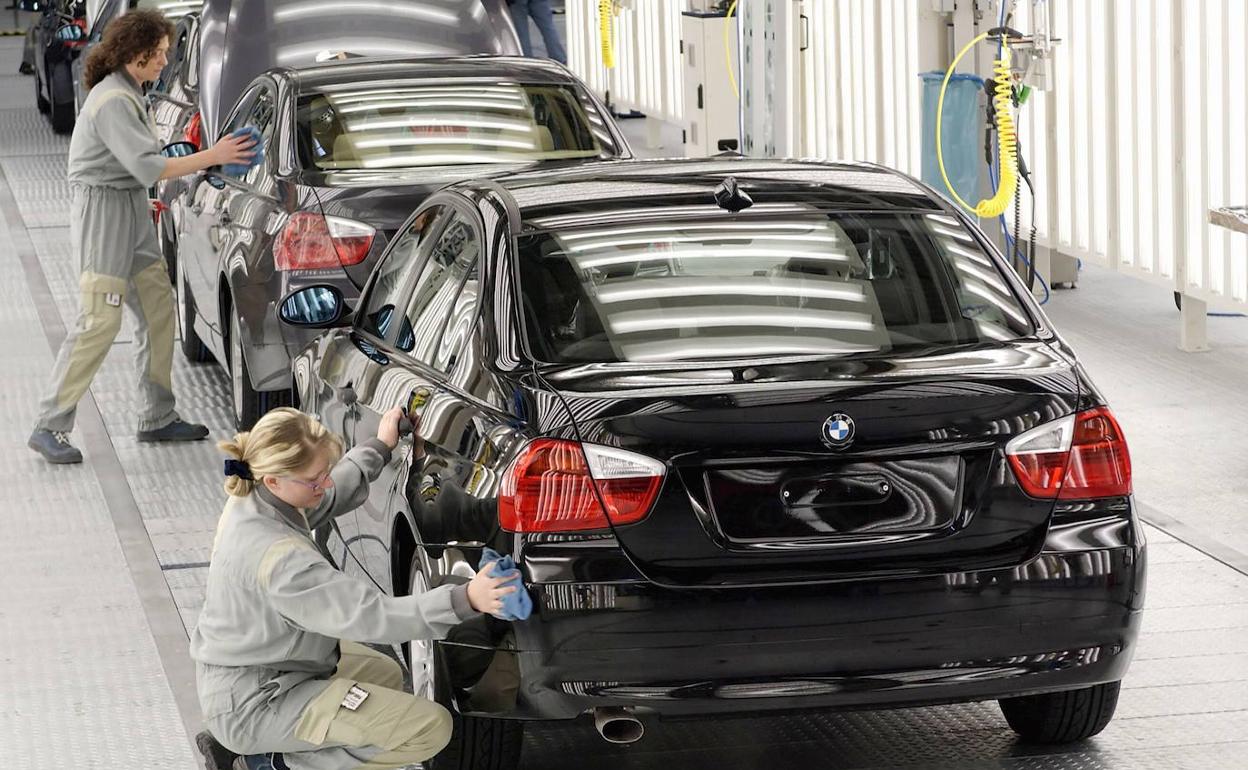 Cadena de montaje en la planta que BMW posee en Leipzig (Alemania).