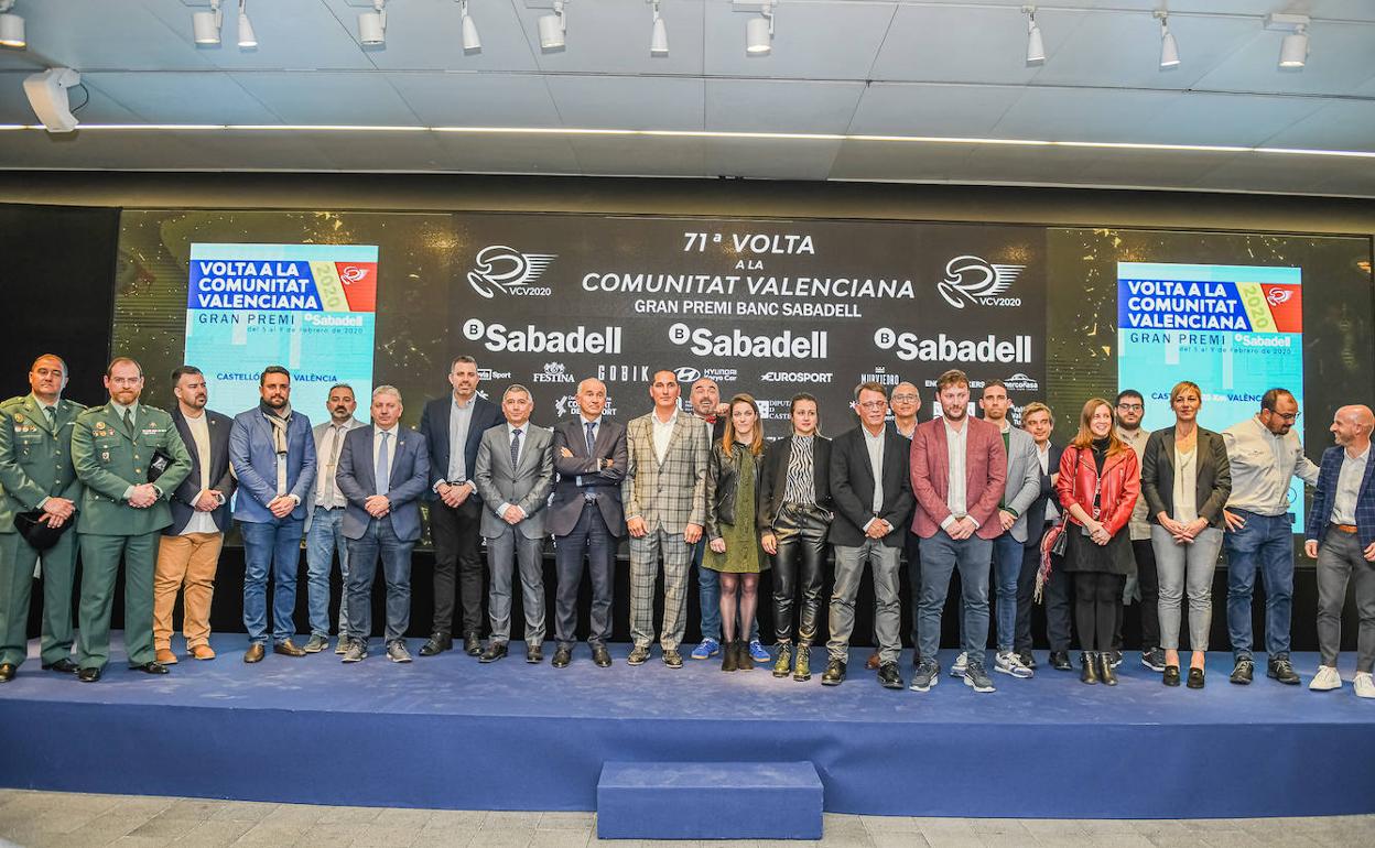 Los organizadores de la prueba, ayer en el edificio Veles e Vents.