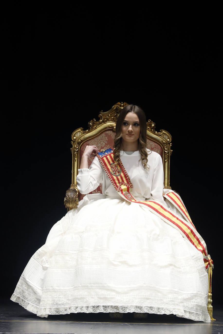 El Palacio de Congresos acogió este jueves el ensayo de las exaltaciones de las falleras mayores de Valencia, Consuelo Llobell y Carla García, que se celebrará los próximos 25 y 26. Acudieron el alcalde Ribó y el concejal de Cultura Festiva, Pere Fuset, en un acto que tendrá un aforo menor al lugar habitual del evento, el Palau de la Música, que tiene la sala principal cerrada.