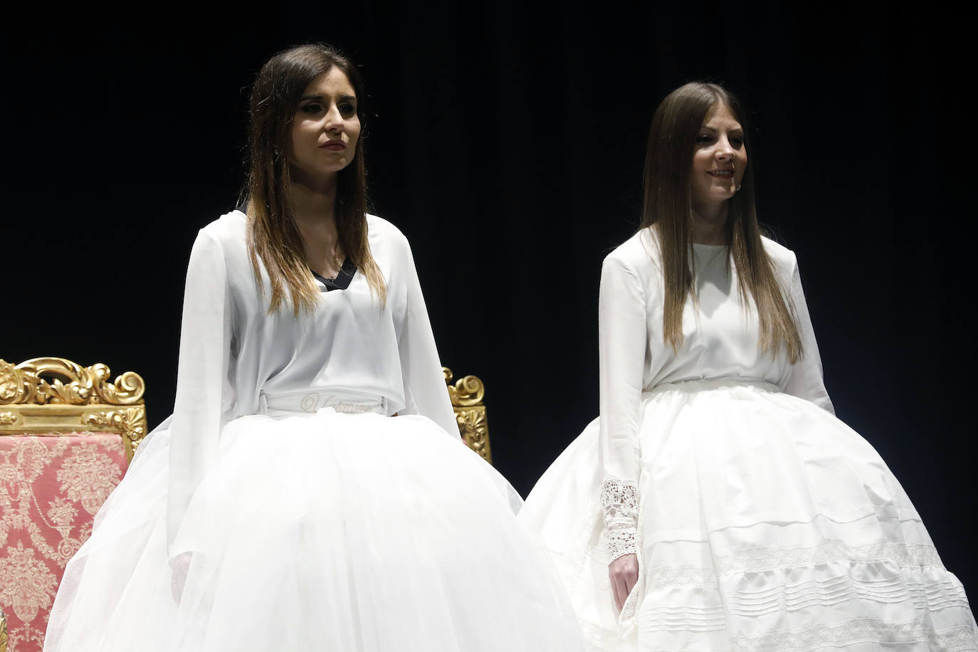 El Palacio de Congresos acogió este jueves el ensayo de las exaltaciones de las falleras mayores de Valencia, Consuelo Llobell y Carla García, que se celebrará los próximos 25 y 26. Acudieron el alcalde Ribó y el concejal de Cultura Festiva, Pere Fuset, en un acto que tendrá un aforo menor al lugar habitual del evento, el Palau de la Música, que tiene la sala principal cerrada.