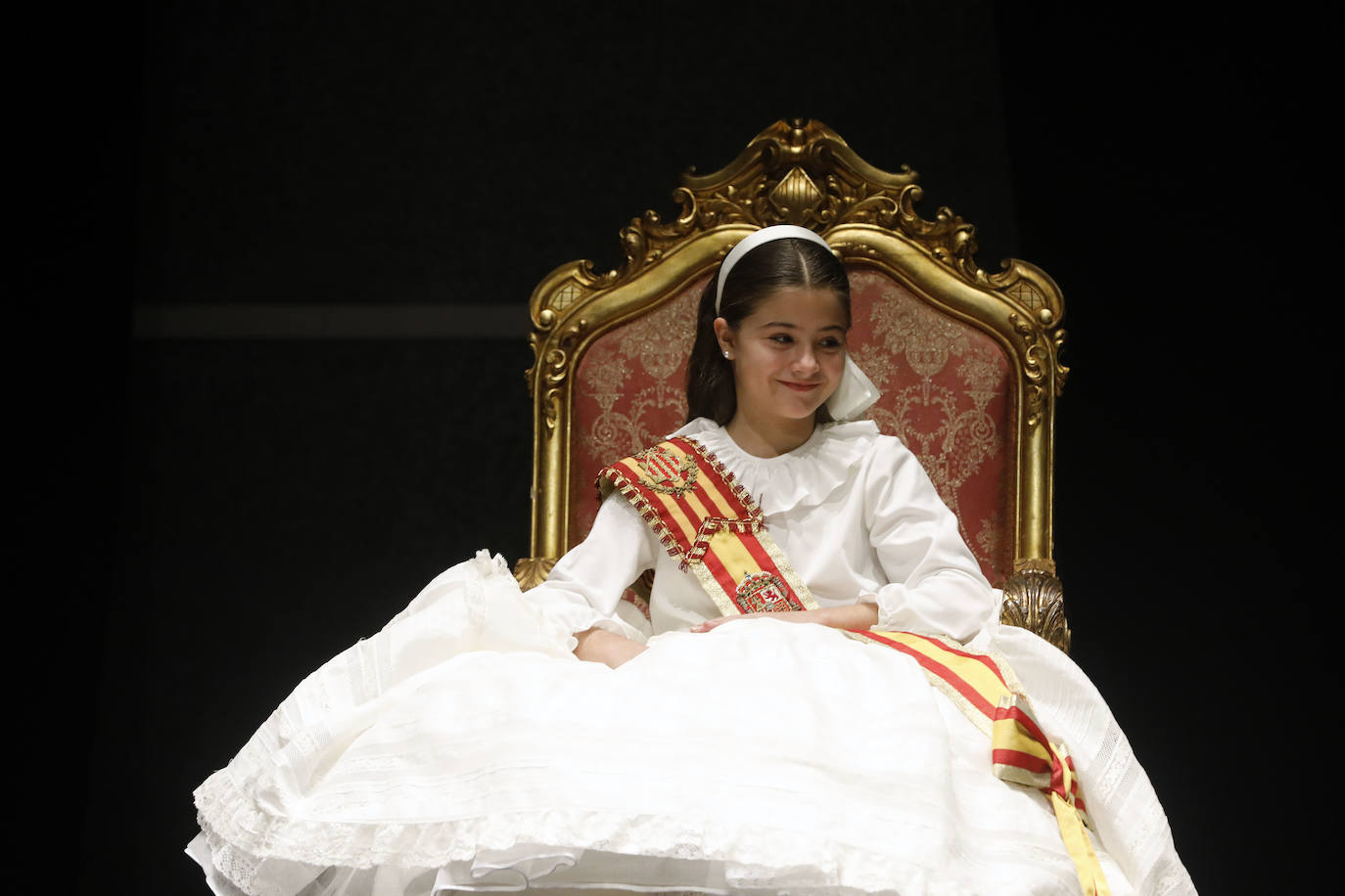 El Palacio de Congresos acogió este jueves el ensayo de las exaltaciones de las falleras mayores de Valencia, Consuelo Llobell y Carla García, que se celebrará los próximos 25 y 26. Acudieron el alcalde Ribó y el concejal de Cultura Festiva, Pere Fuset, en un acto que tendrá un aforo menor al lugar habitual del evento, el Palau de la Música, que tiene la sala principal cerrada.