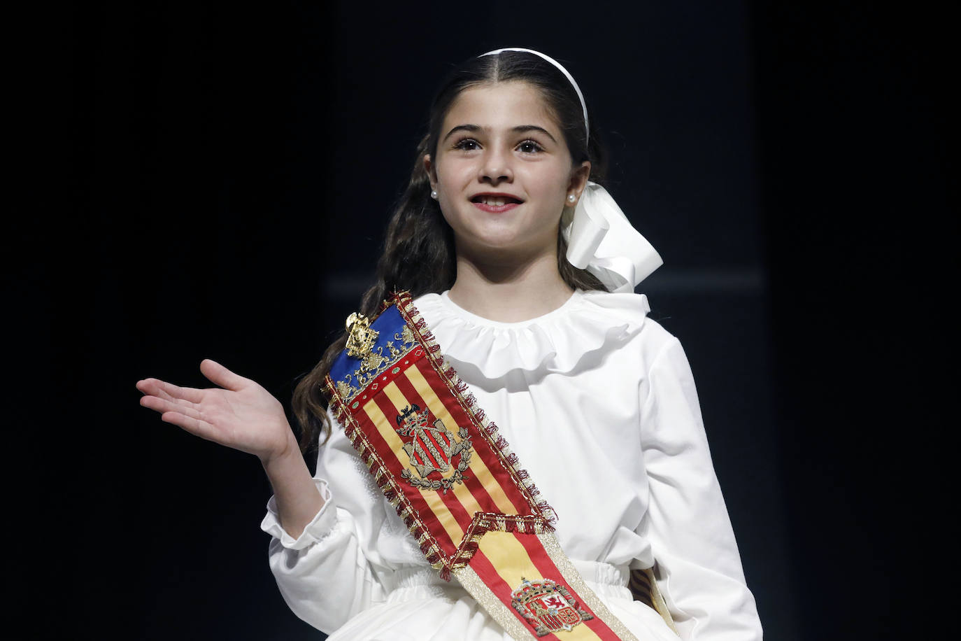 El Palacio de Congresos acogió este jueves el ensayo de las exaltaciones de las falleras mayores de Valencia, Consuelo Llobell y Carla García, que se celebrará los próximos 25 y 26. Acudieron el alcalde Ribó y el concejal de Cultura Festiva, Pere Fuset, en un acto que tendrá un aforo menor al lugar habitual del evento, el Palau de la Música, que tiene la sala principal cerrada.