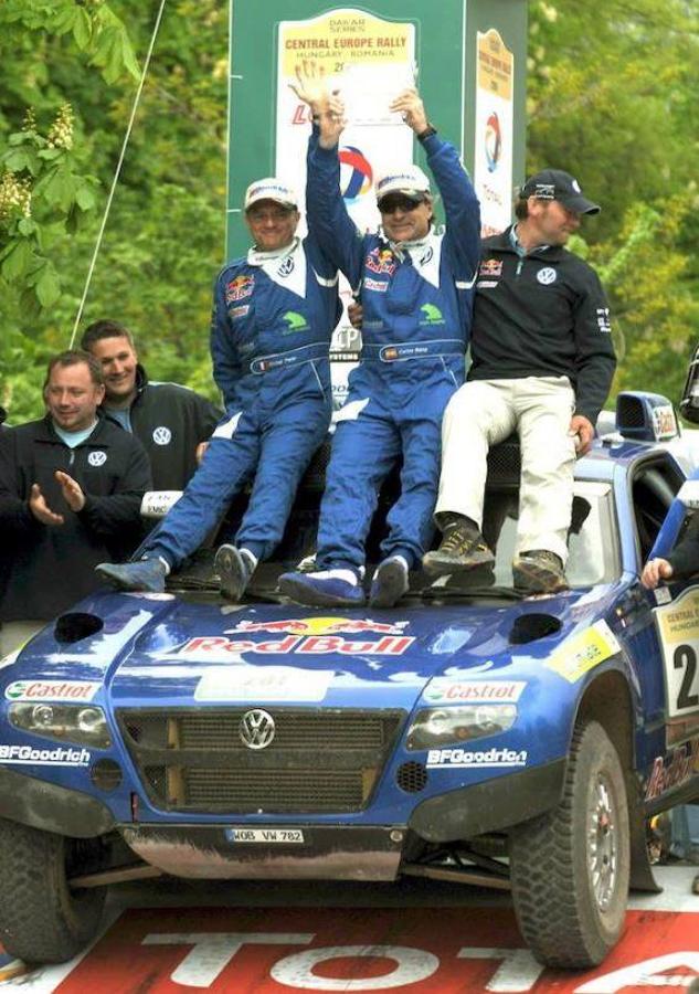 El piloto español Carlos Sainz se ha convertido en el vencedor del rally Dakar 2020 al imponerse al campeón vigente, el catarí Nasser al-Attiyah (Toyota), por 6 min y 21 segundos. El piloto, que lideró la carrera desde la tercera etapa, se proclama así ganador del rally más duro del mundo por tercera vez en su carrera tras los conseguidos en 2010 y 2018, y lo volvió a hacer como el piloto más longevo en conseguirlo, ahora con 57 años. 