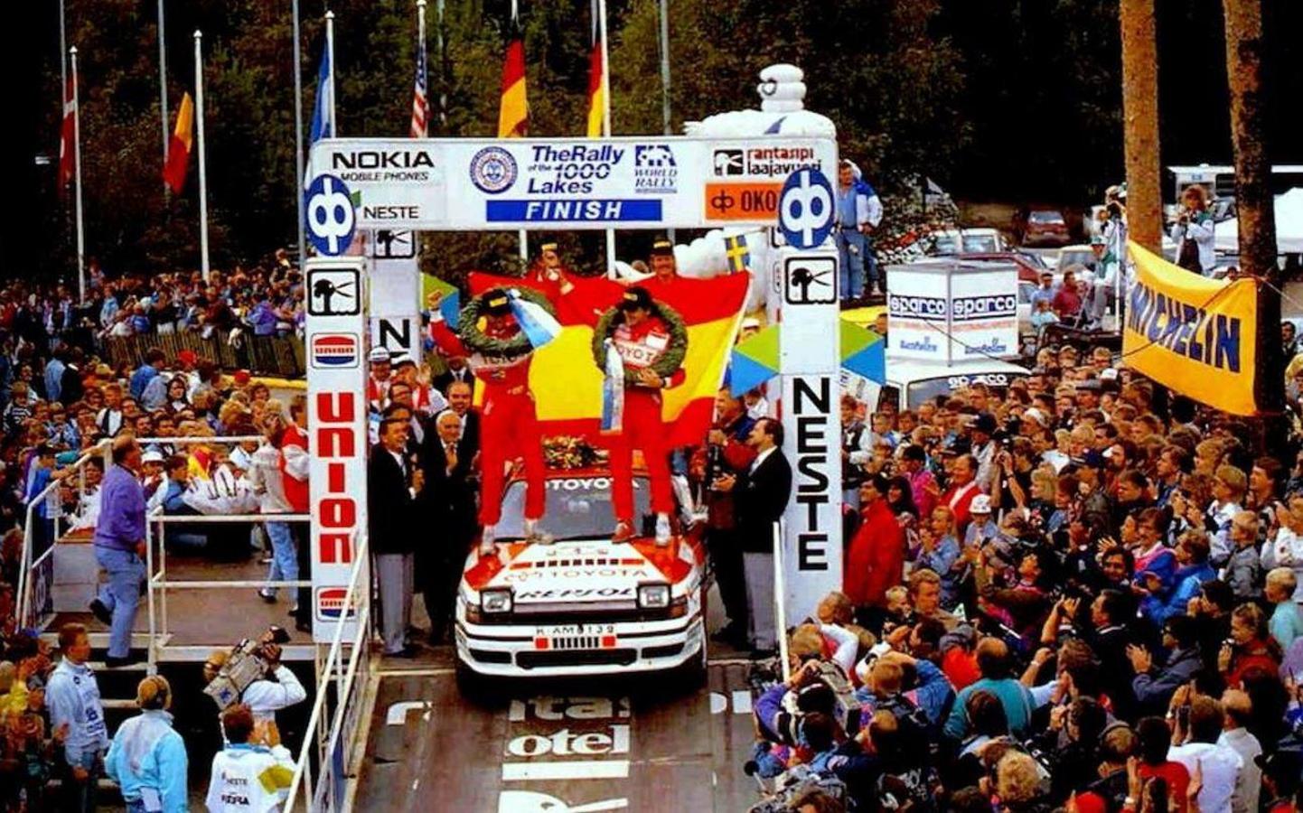 El piloto español Carlos Sainz se ha convertido en el vencedor del rally Dakar 2020 al imponerse al campeón vigente, el catarí Nasser al-Attiyah (Toyota), por 6 min y 21 segundos. El piloto, que lideró la carrera desde la tercera etapa, se proclama así ganador del rally más duro del mundo por tercera vez en su carrera tras los conseguidos en 2010 y 2018, y lo volvió a hacer como el piloto más longevo en conseguirlo, ahora con 57 años. 