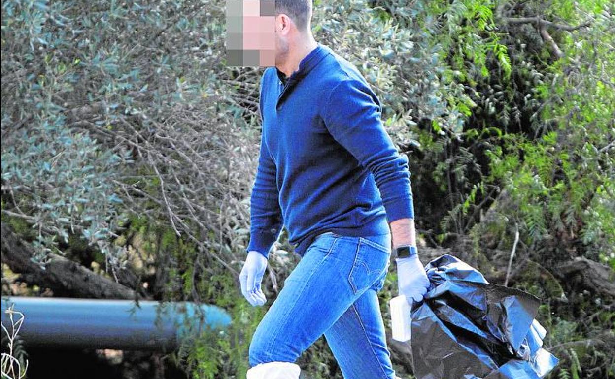 La Audiencia mantiene en la cárcel al padre diez meses después de los crímenes