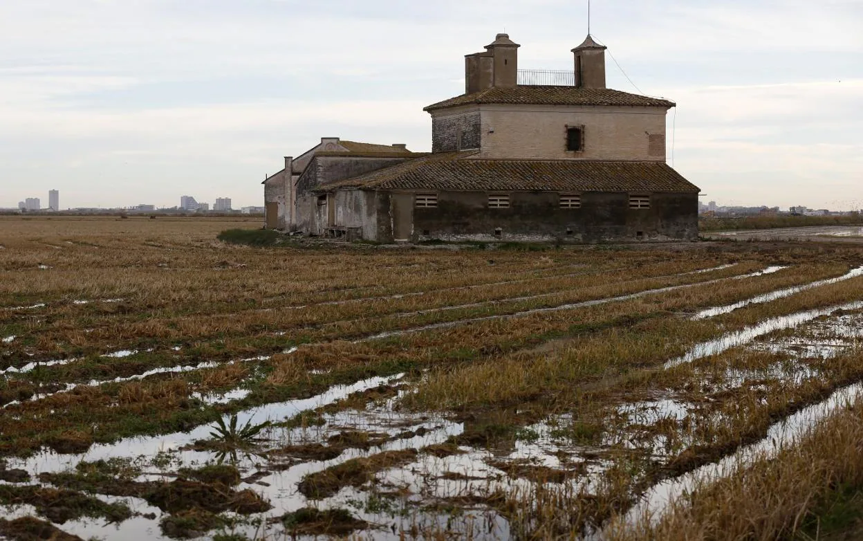  Casa dels Catalans. Una de las viviendas típicas que se encuentran en la Albufera. 