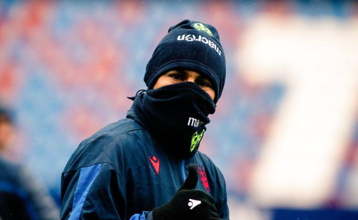 Óscar Duarte, durante el entrenamiento de ayer en el Ciutat de València.