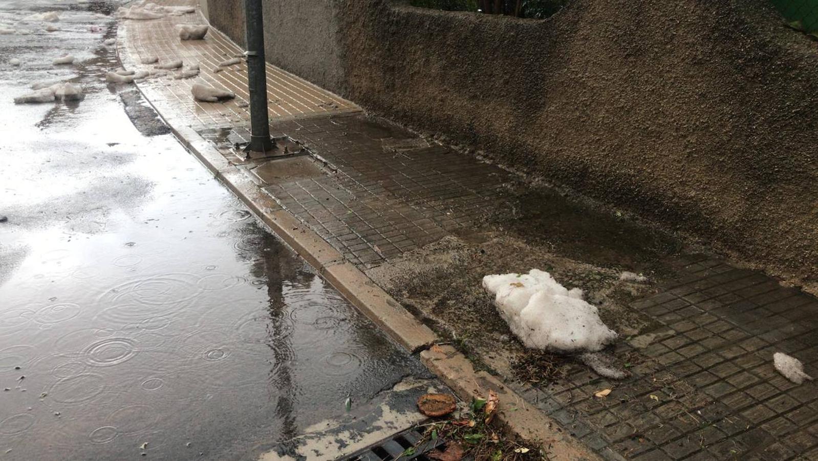 Granizo en urbanización Pla de les Clotxes término municipal de Benifaio.