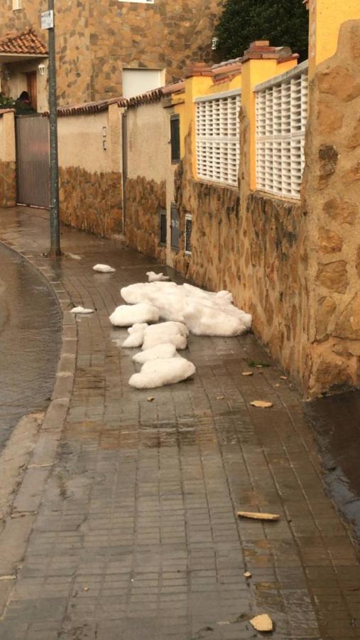 Granizo en urbanización Pla de les Clotxes término municipal de Benifaio.