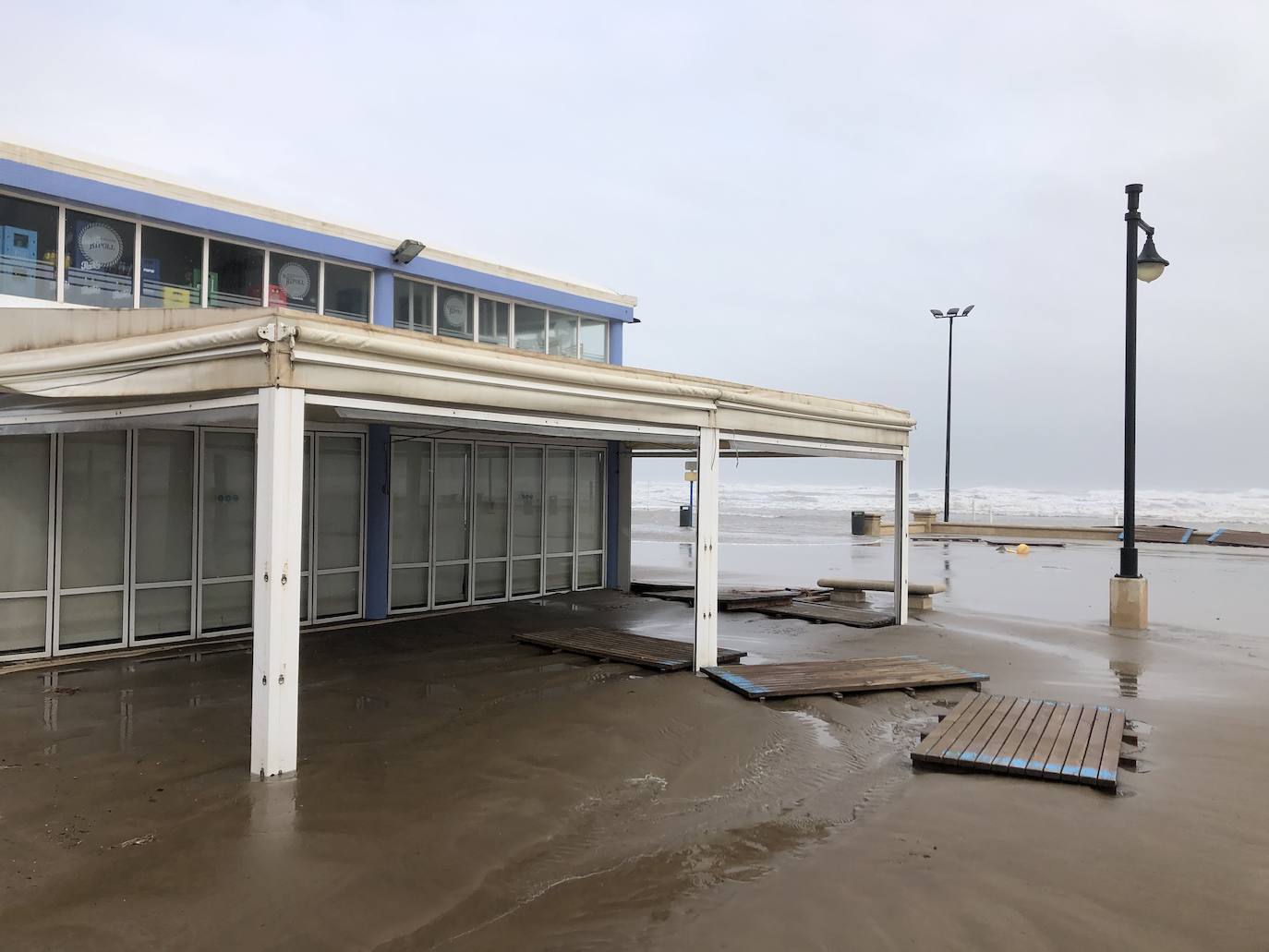 Fotos: Fuertes precipitaciones en la playa y el puerto de Valencia