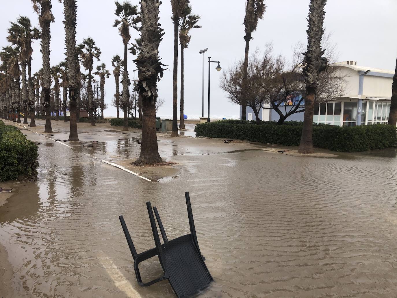 Fotos: Fuertes precipitaciones en la playa y el puerto de Valencia