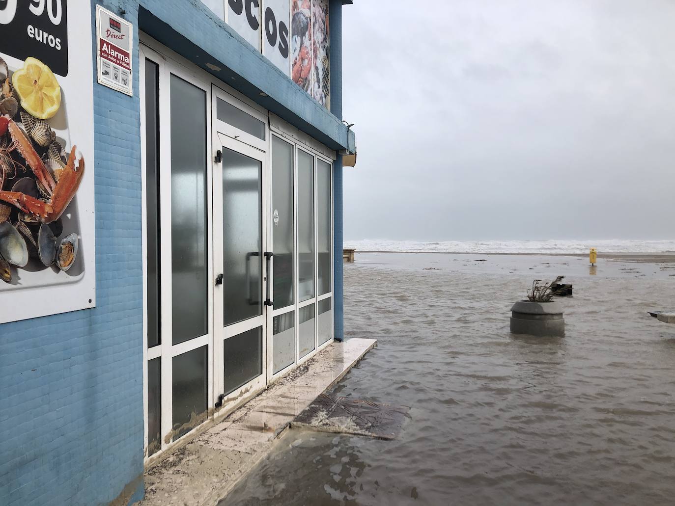 Fotos: Fuertes precipitaciones en la playa y el puerto de Valencia