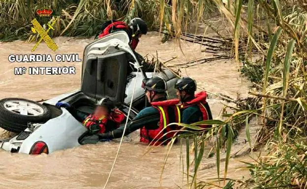 Buscan a un hombre que desapareció cuando iba en su coche en la Marina Baixa