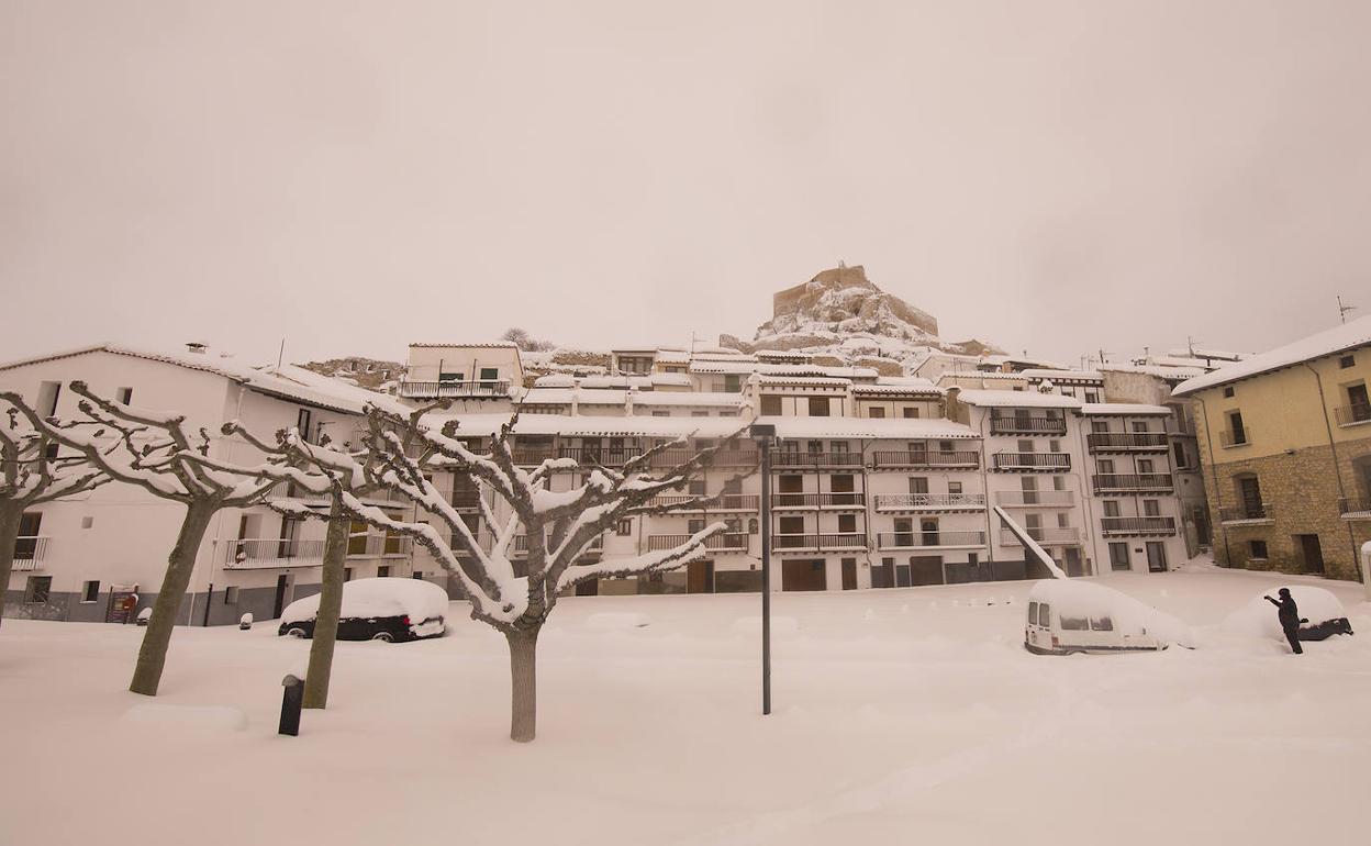 'Gloria' cubre de nieve la localidad de Morella, este martes.