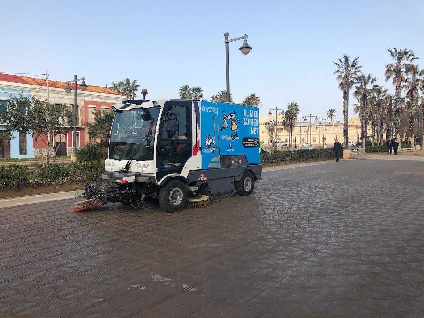 El mar ha engullido el paseo marítimo dejando imágenes desoladoras