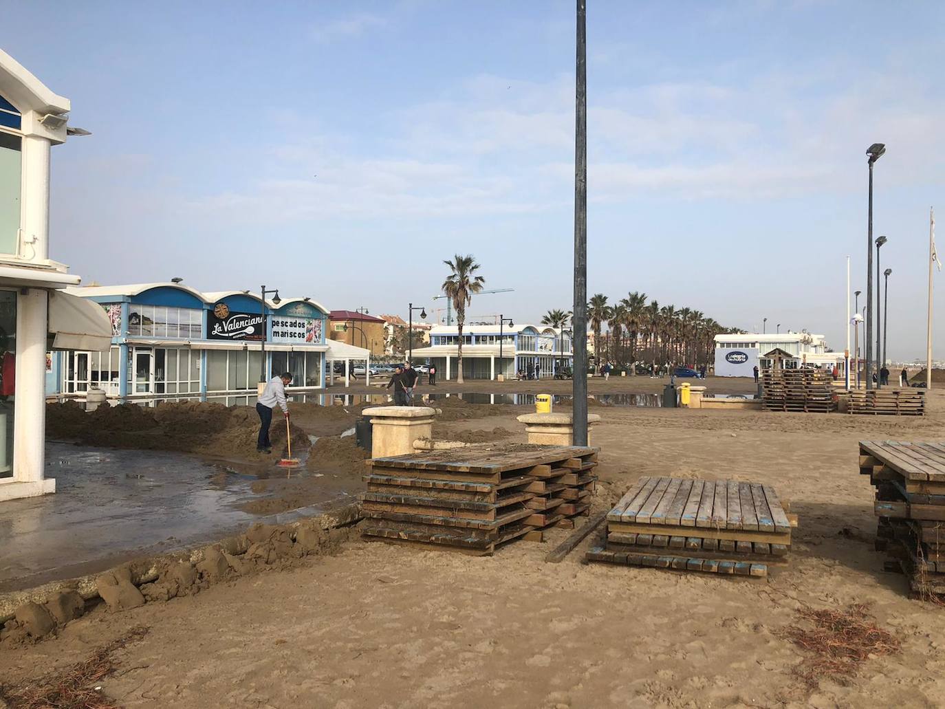 El mar ha engullido el paseo marítimo dejando imágenes desoladoras