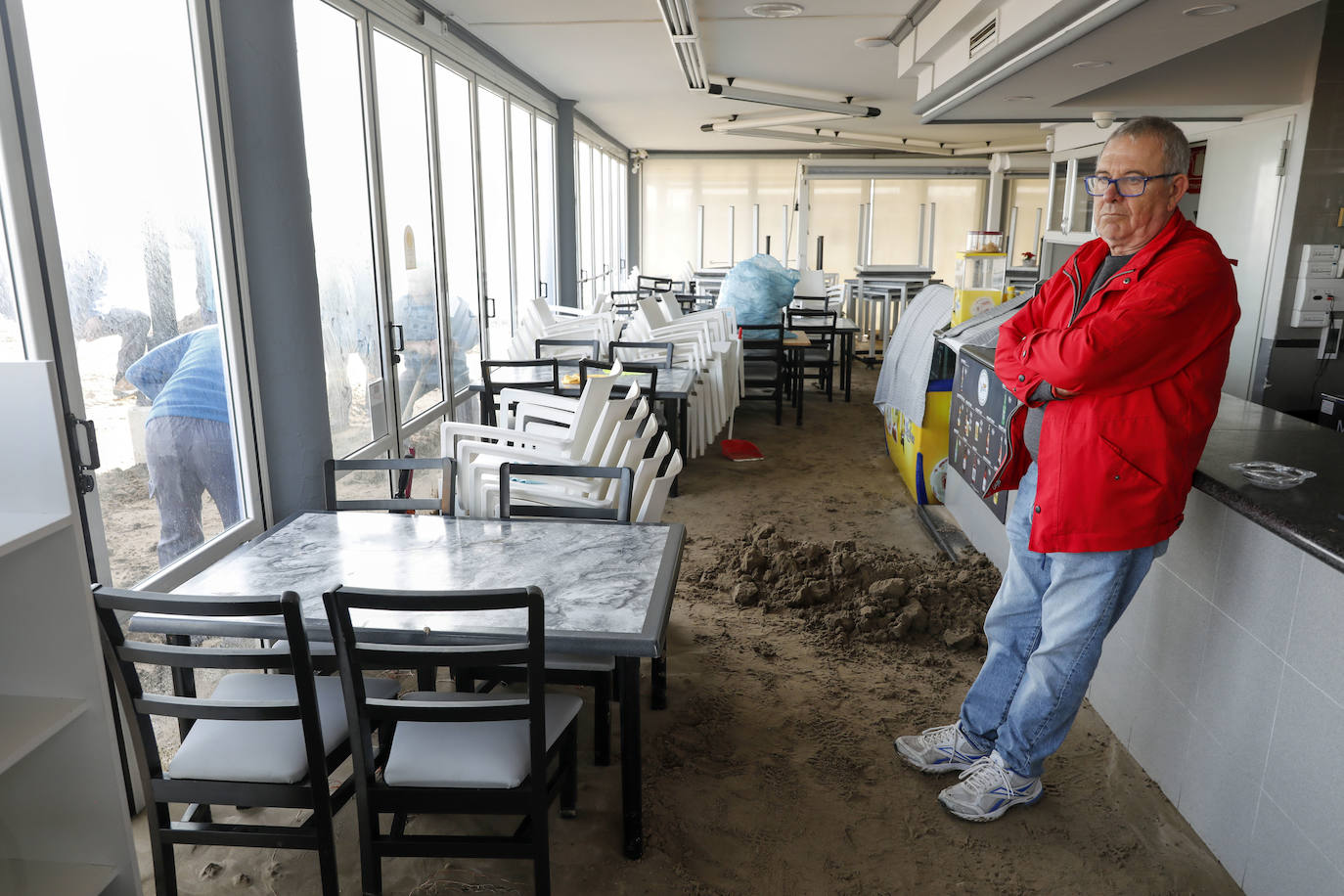 El mar ha engullido el paseo marítimo dejando imágenes desoladoras