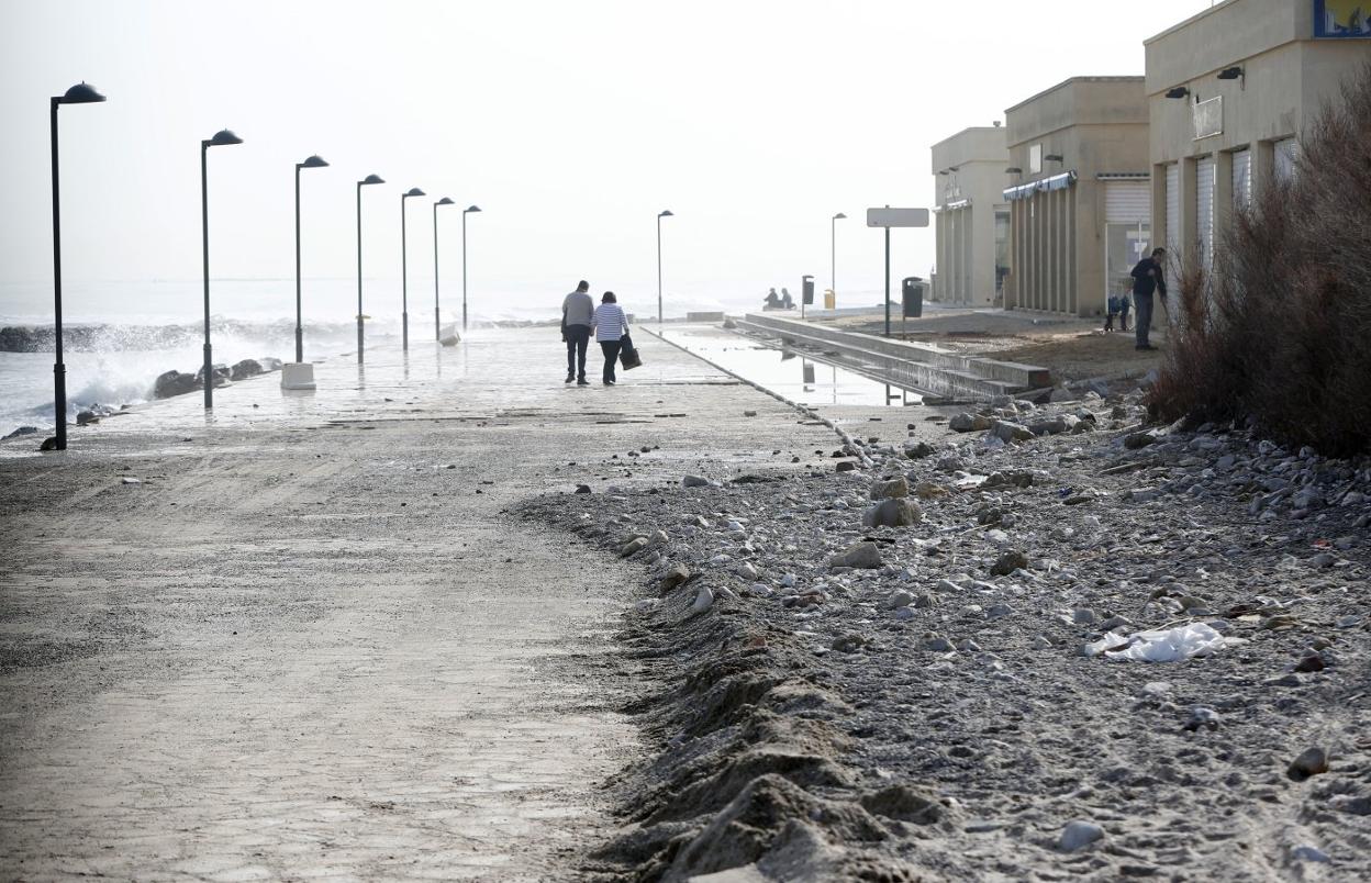 Efecto de la borrasca 'Gloria' en la playa de Pinedo. 