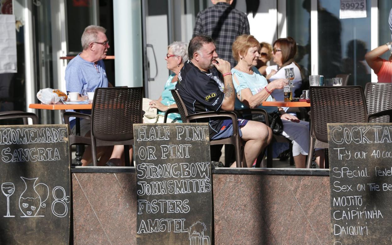  Privilegios. Tanto los turistas como los residentes británicos esperan mantener sus privilegios pese al Brexit. 