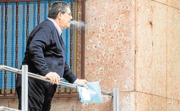 Una testigo dice que el sucesor del alcalde de Polop brindó con cava tras el entierro