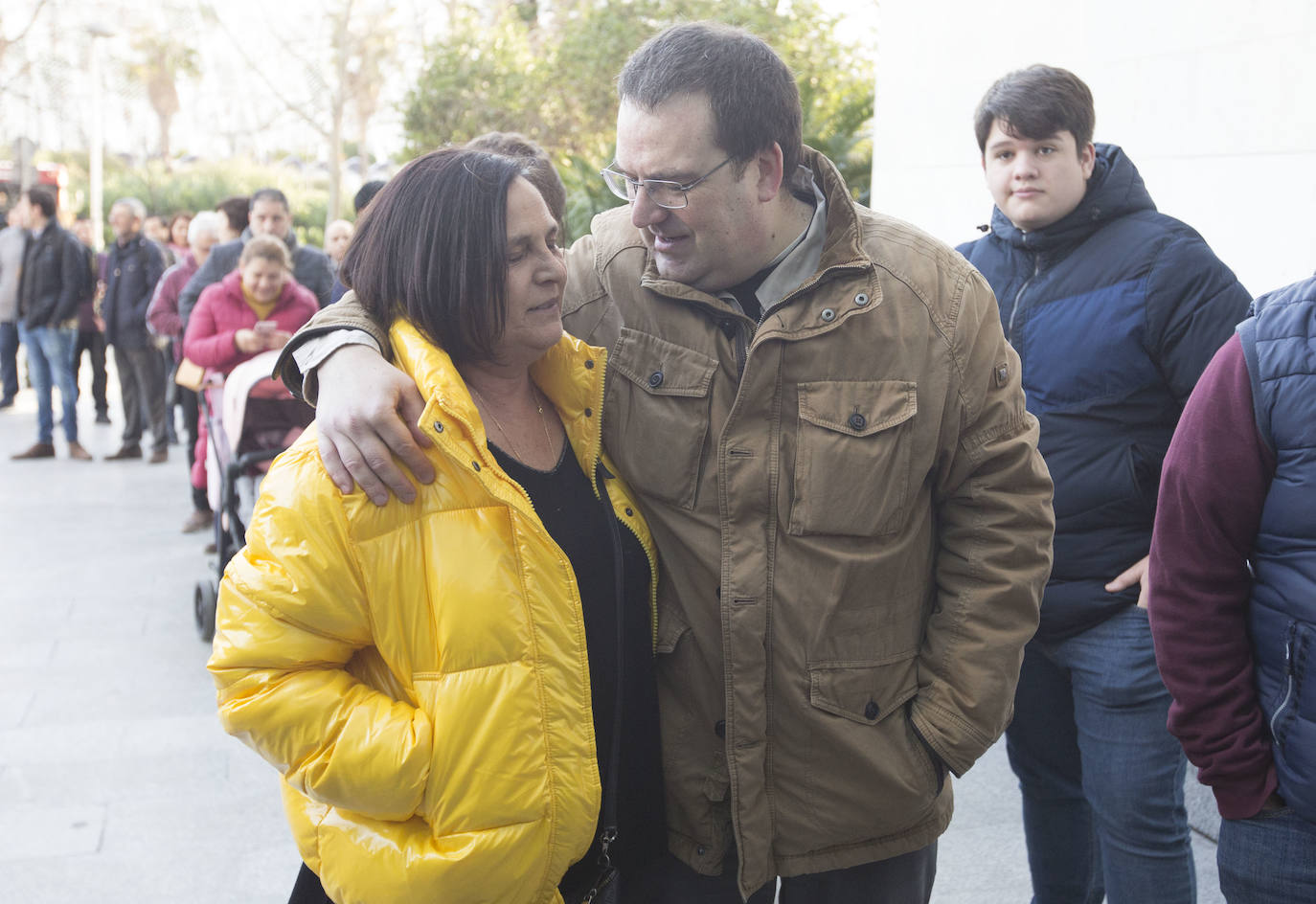 La jueza acepta el pacto y condena a cuatro exdirectivos de FGV a 22 meses por el accidente de metro, que terminó con la vida de 43 personas e hirió a otras 36. El abogado de la Asociación de Víctimas del Metro 3 de julio admite que se les suspenda la pena pese a los «demoledores» hechos, ha vuelto a criticar la labor de la jueza instructora y ha recordado que los afectados nunca buscaron «venganza.