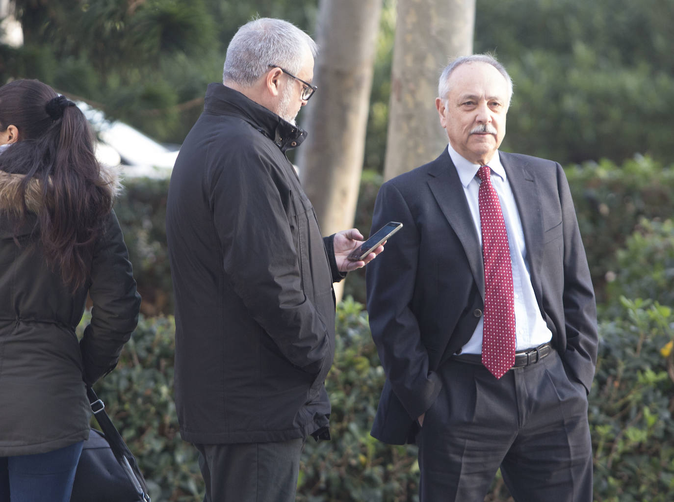 La jueza acepta el pacto y condena a cuatro exdirectivos de FGV a 22 meses por el accidente de metro, que terminó con la vida de 43 personas e hirió a otras 36. El abogado de la Asociación de Víctimas del Metro 3 de julio admite que se les suspenda la pena pese a los «demoledores» hechos, ha vuelto a criticar la labor de la jueza instructora y ha recordado que los afectados nunca buscaron «venganza.