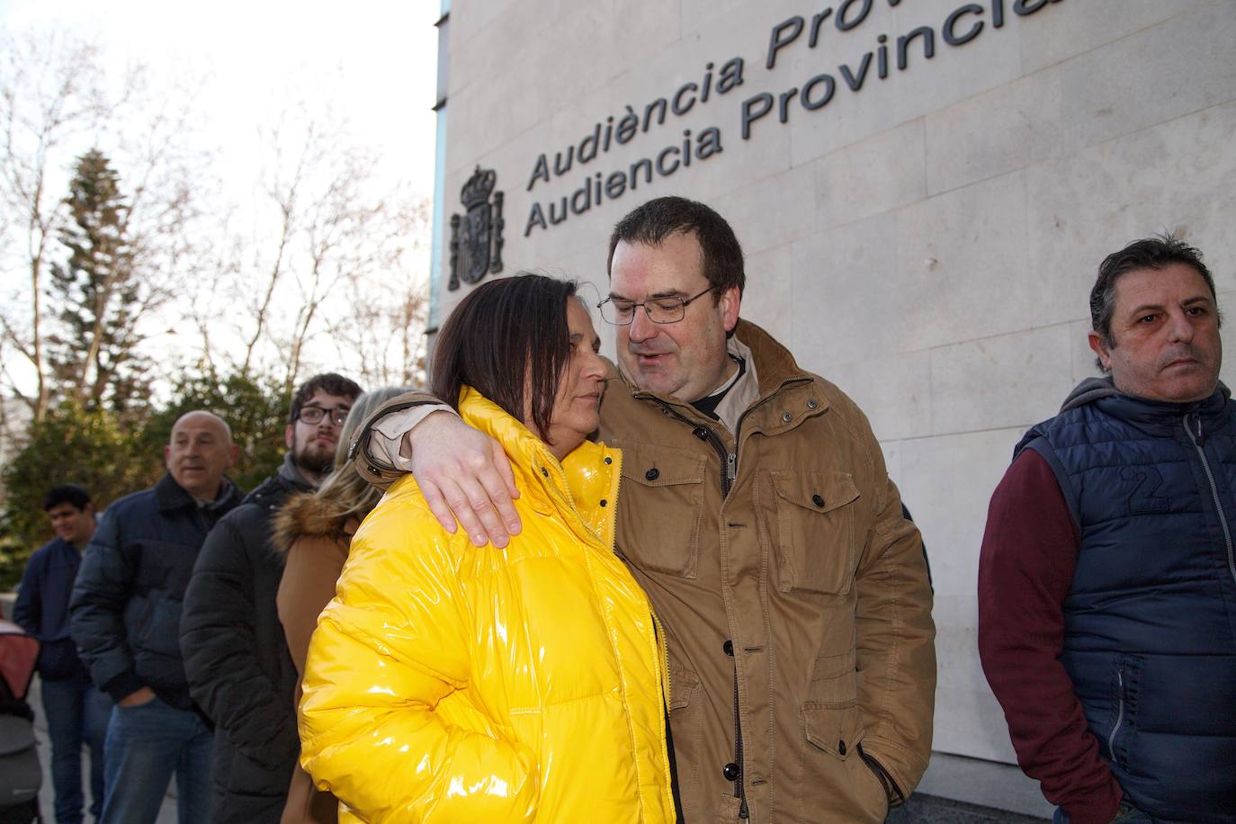 La jueza acepta el pacto y condena a cuatro exdirectivos de FGV a 22 meses por el accidente de metro, que terminó con la vida de 43 personas e hirió a otras 36. El abogado de la Asociación de Víctimas del Metro 3 de julio admite que se les suspenda la pena pese a los «demoledores» hechos, ha vuelto a criticar la labor de la jueza instructora y ha recordado que los afectados nunca buscaron «venganza.