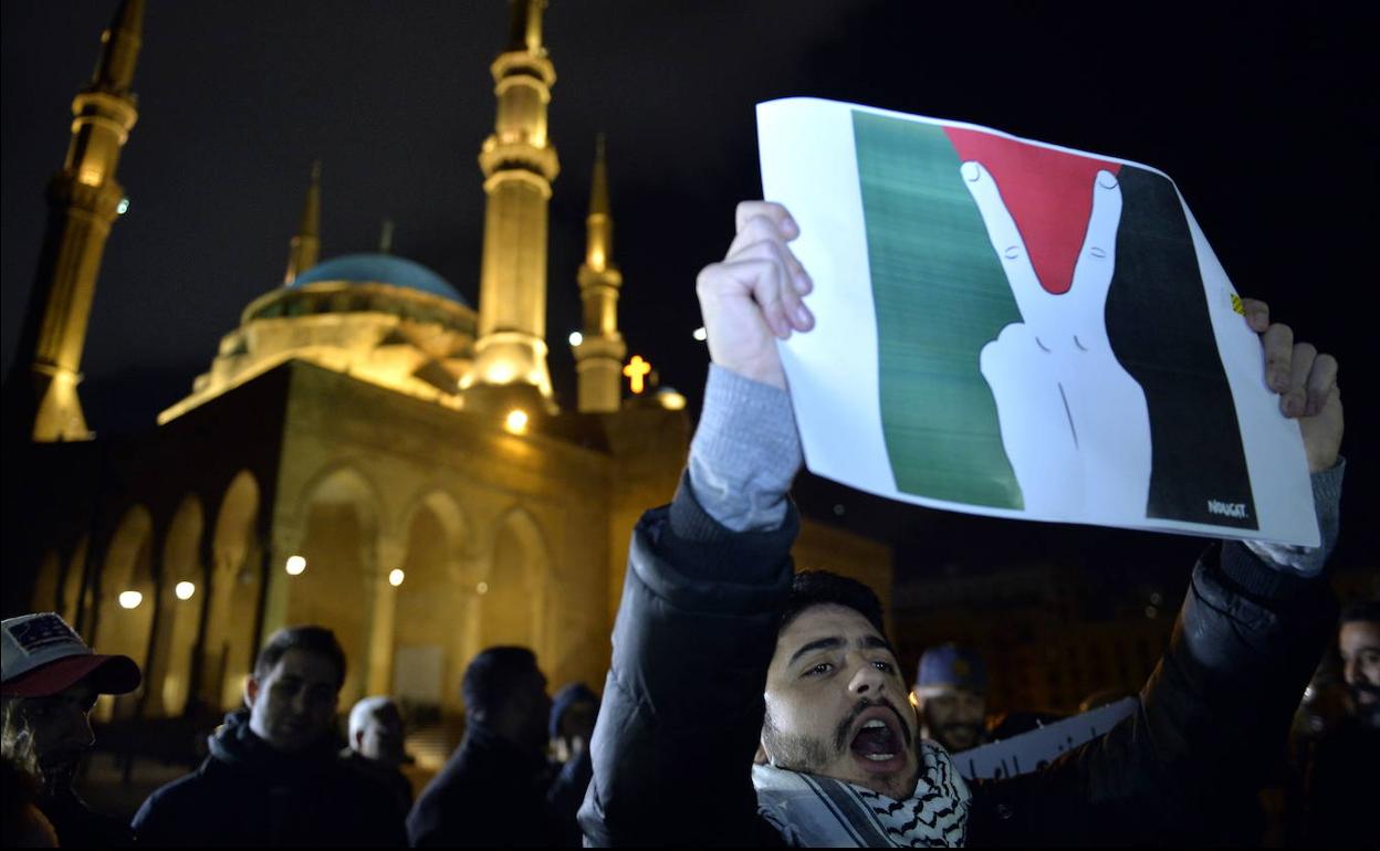 Protestas contra el plan del presidente de Estados Unidos para Oriente Próximo en Beirut (Líbano).