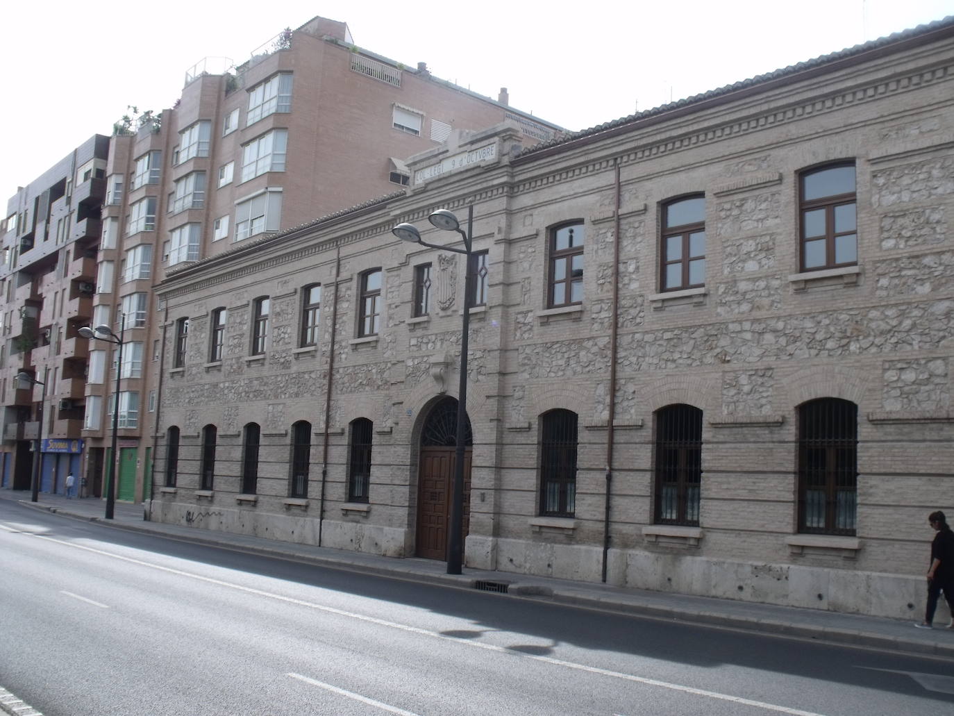 Tras las obras realizadas en 2007, los muros penintenciarios pasaron a acoger alumnos, pues hoy en día la antigua cárcel de mujeres es el Colegio Público 9 d'Octubre. 