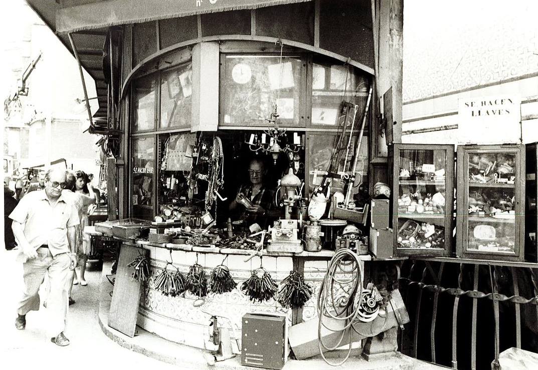 Es uno de los lugares más emblemáticos de Valencia para locales y turistas. El Mercado Central es una de las grandes referencias modernistas en la ciudad desde su inauguración en 1928 y sigue manteniendo su encanto a día de hoy. Así era hace 40 años esta histórica construcción: 