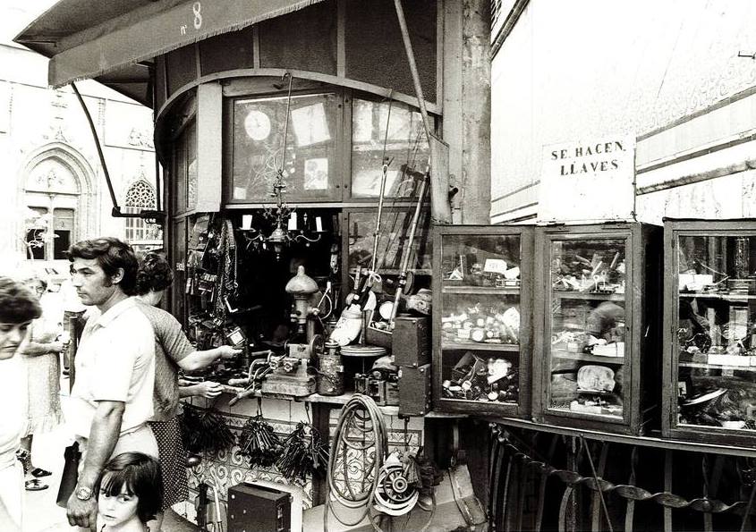 Es uno de los lugares más emblemáticos de Valencia para locales y turistas. El Mercado Central es una de las grandes referencias modernistas en la ciudad desde su inauguración en 1928 y sigue manteniendo su encanto a día de hoy. Así era hace 40 años esta histórica construcción: 
