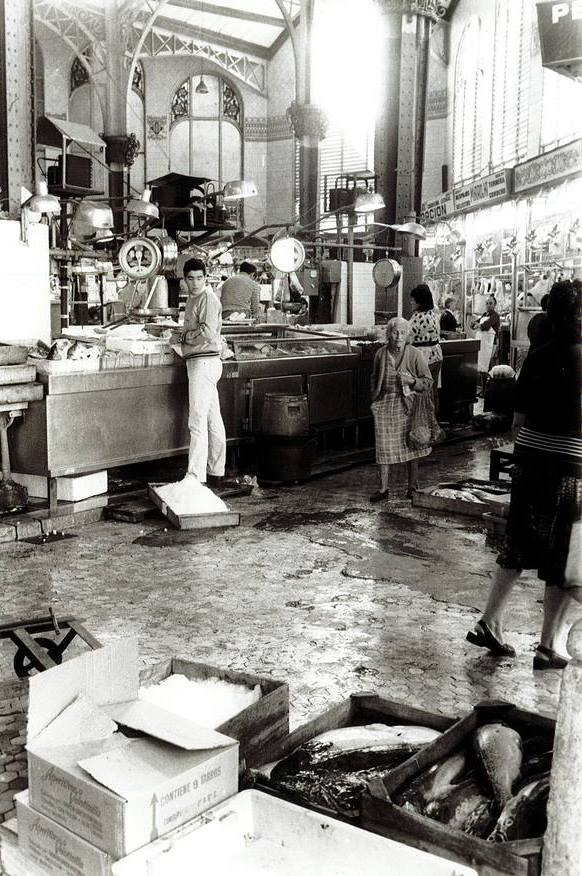 Es uno de los lugares más emblemáticos de Valencia para locales y turistas. El Mercado Central es una de las grandes referencias modernistas en la ciudad desde su inauguración en 1928 y sigue manteniendo su encanto a día de hoy. Así era hace 40 años esta histórica construcción: 