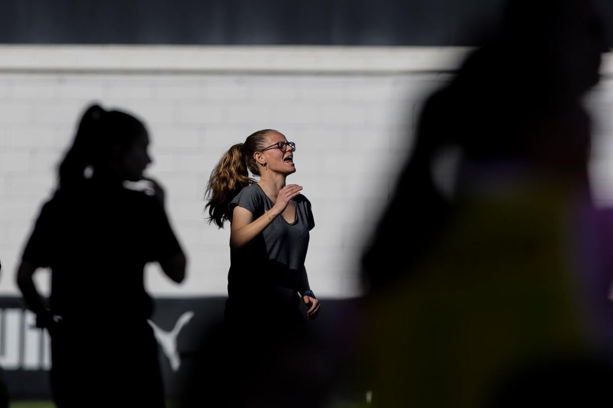 Irene Ferreras, durante el encuentro de ayer en Paterna. 