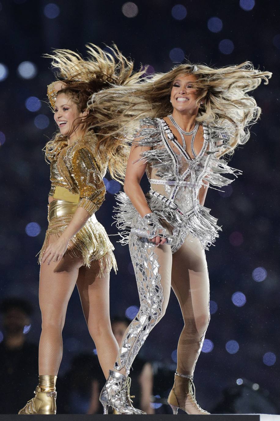 La neoyorquina de origen puertorriqueño Jennifer López y la colombiana Shakira pusieron a bailar este domingo a Miami en el show de medio tiempo del partido del Super Bowl de la NFL entre los Kansas City Chiefs y los San Francisco 49ers. 