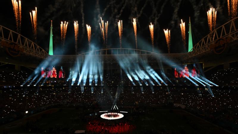 Jennifer Lopez y Shakira arrasan en la Super Bowl más latina de la historia