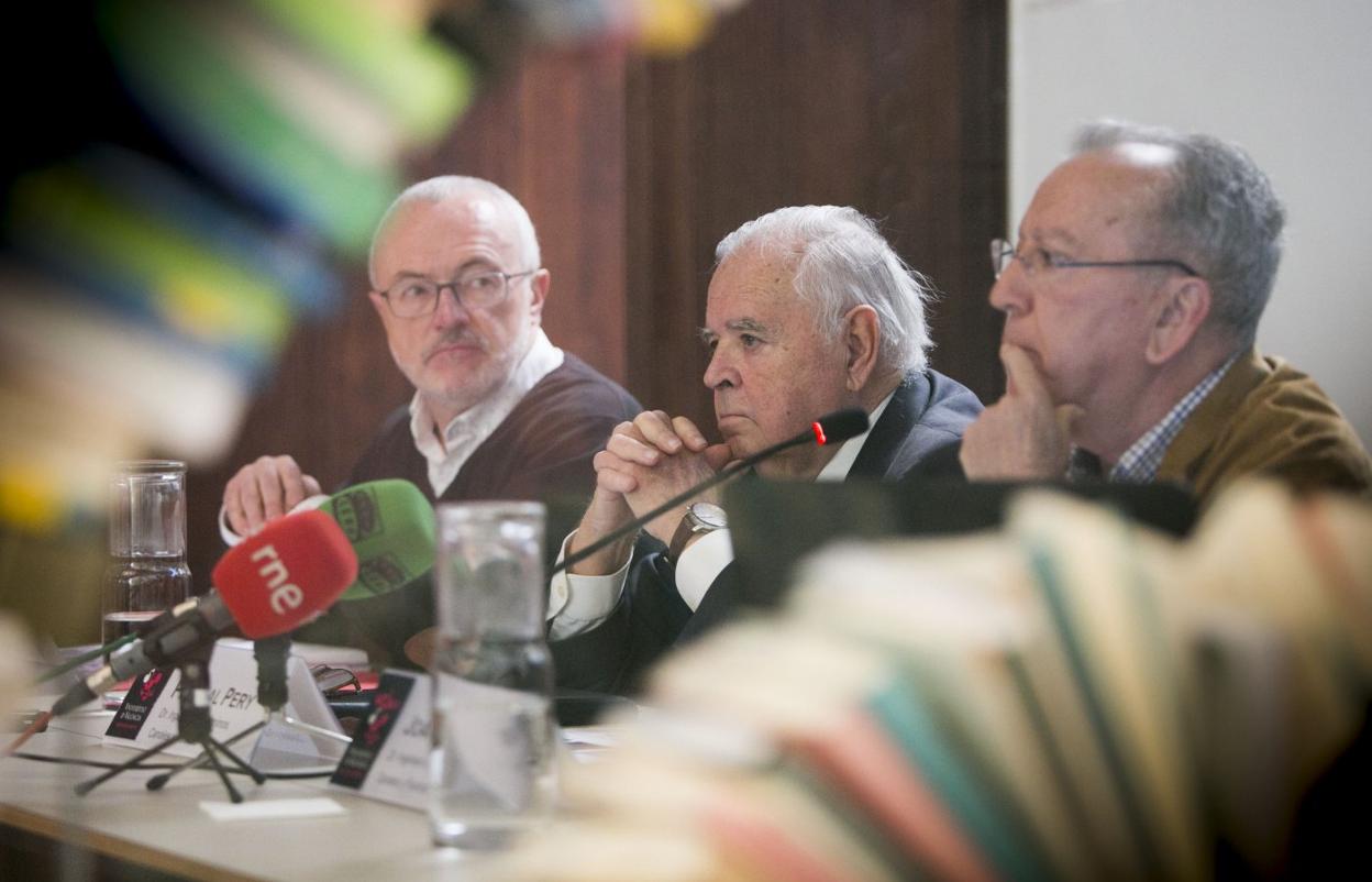 Antonio Montiel, Pascual Pery y Joan Olmos, en la presentación del informe. 