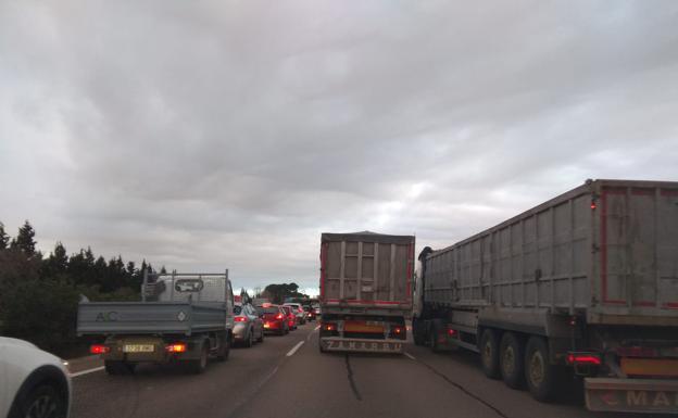 Atasco, esta mañana, en la Pista de Silla.