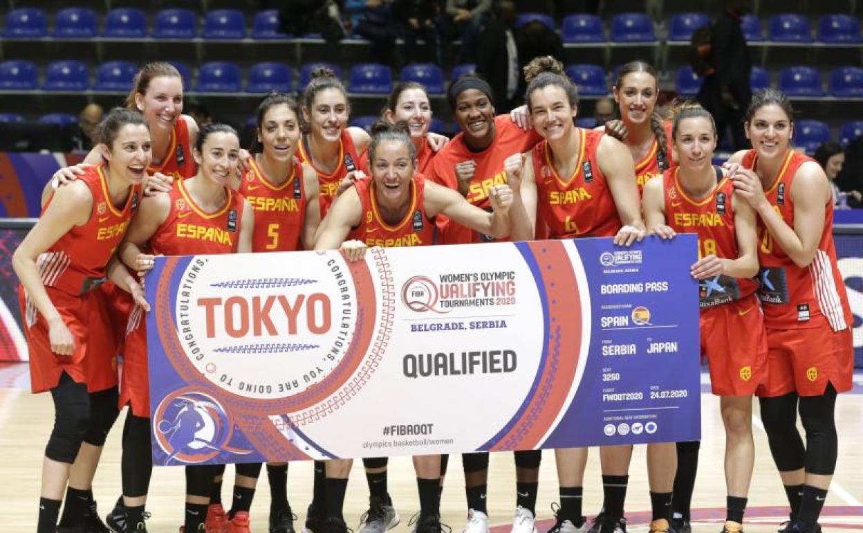 La selección femenina de baloncesto celebra su pasaporte a los Juegos de Tokio. 