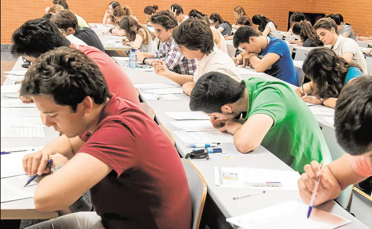 Estudiantes universitarios, durante un examen.