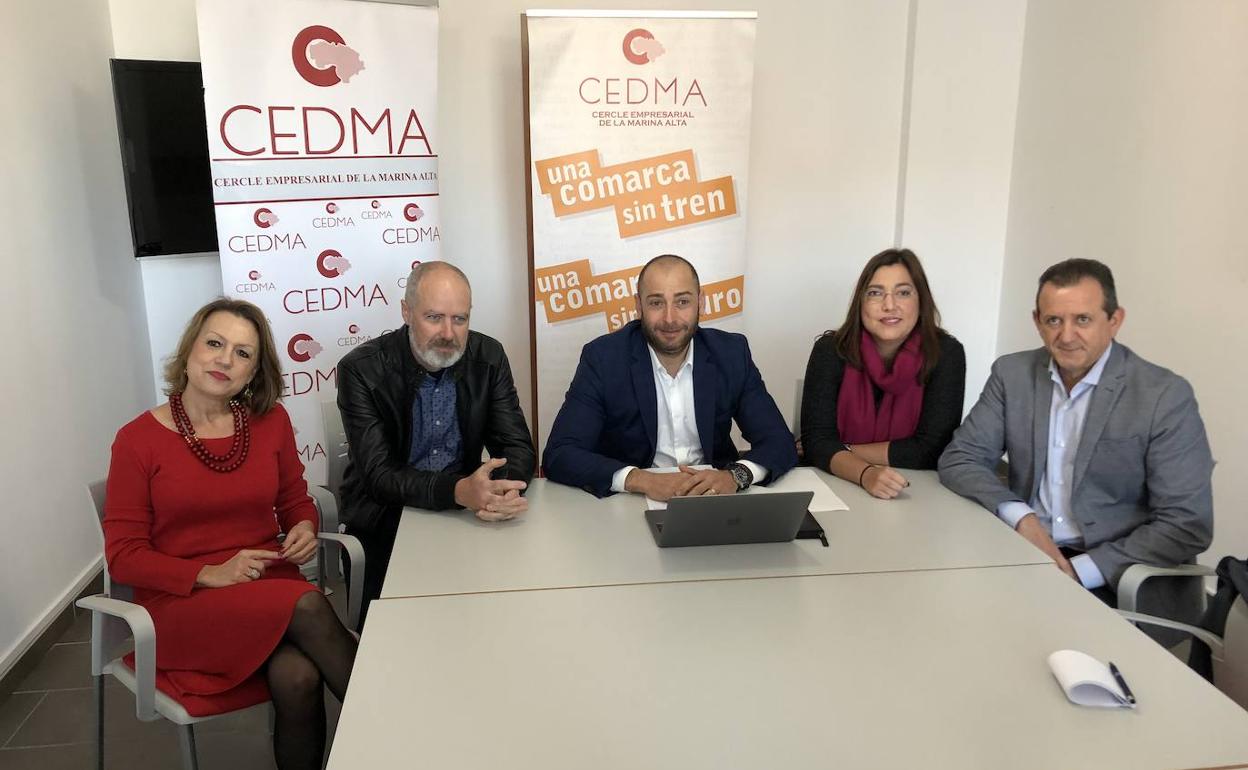 Sonja Dietz, Juan Carlos Juan, Benito Mestre, Isabel Agulles y Ángel Vives en la comparecencia de ayer tras la votación. 