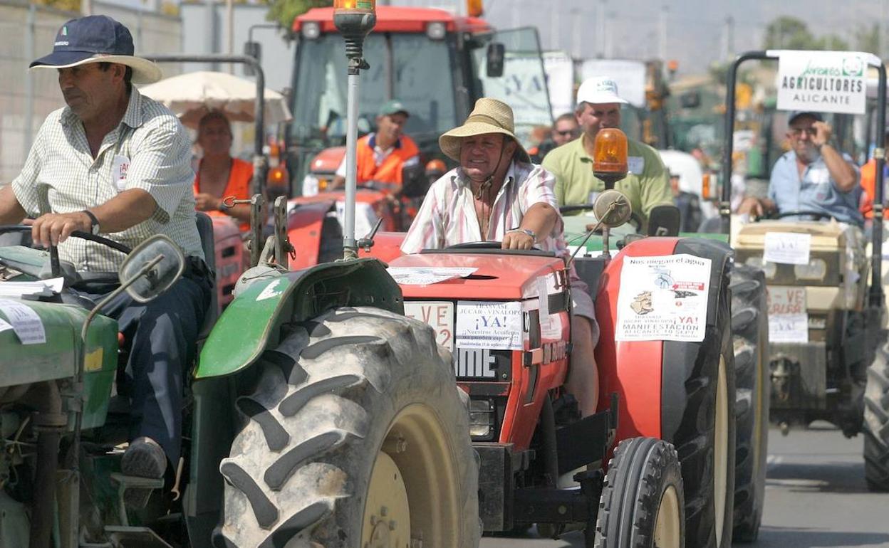 Tractorada organizada por agricultores en Elche. 