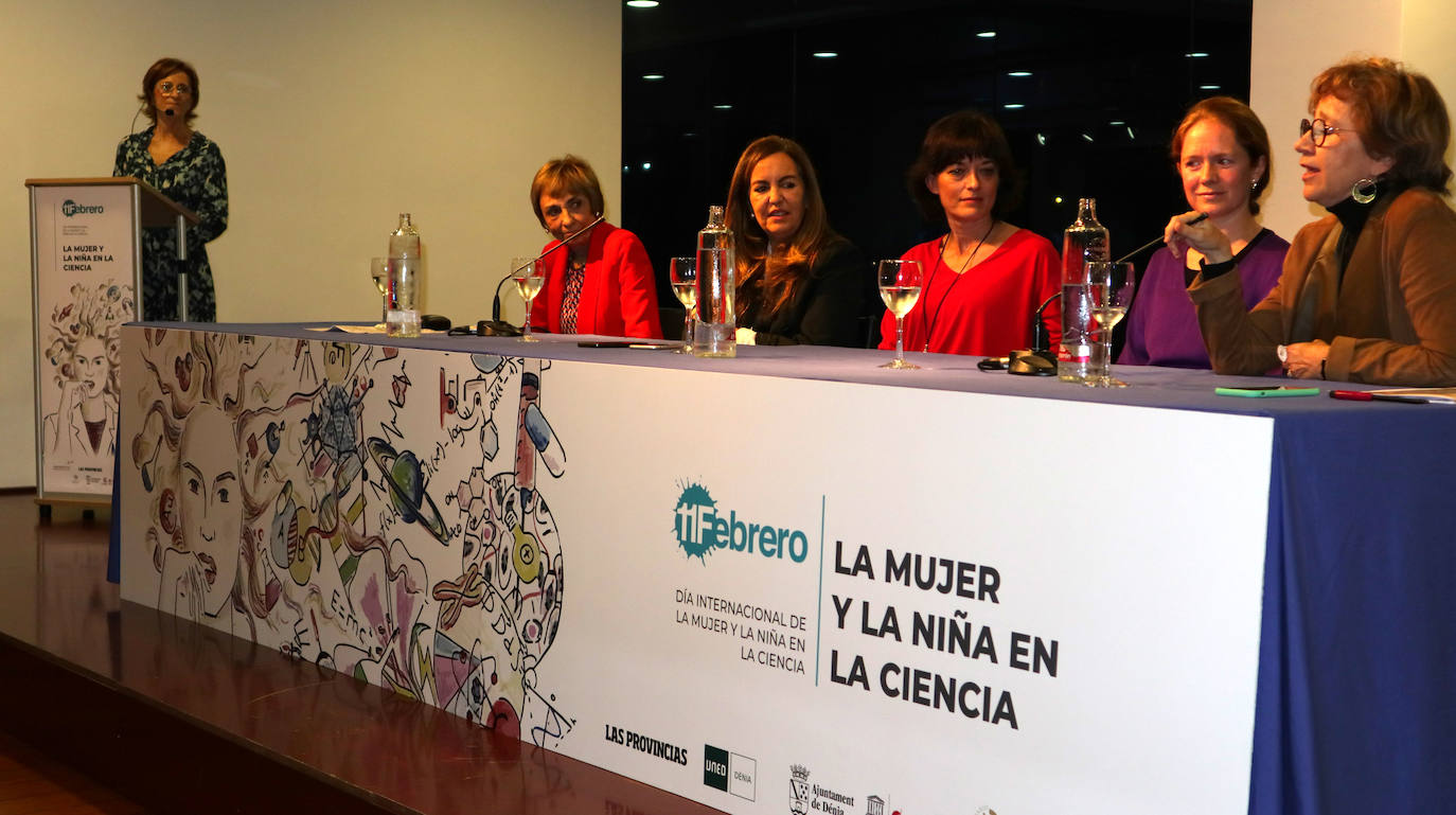 Las expertas Consuelo Guerri, Fátima Martínez, Corpus Gómez Calderón, Marta Ruipérez y Patricia Martín debaten en Dénia sobre la situación actual de las vocaciones científicas en un foro organizado por LAS PROVINCIAS.