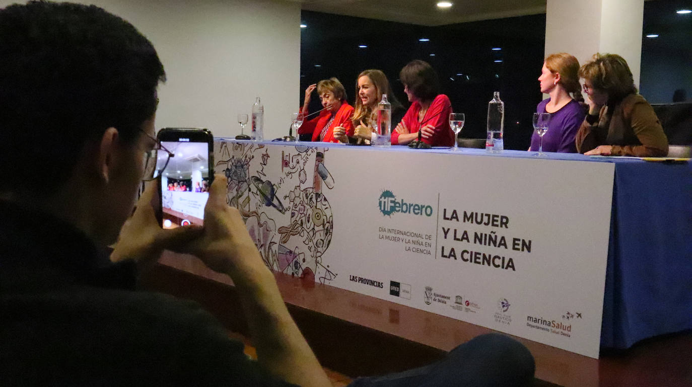 Las expertas Consuelo Guerri, Fátima Martínez, Corpus Gómez Calderón, Marta Ruipérez y Patricia Martín debaten en Dénia sobre la situación actual de las vocaciones científicas en un foro organizado por LAS PROVINCIAS.