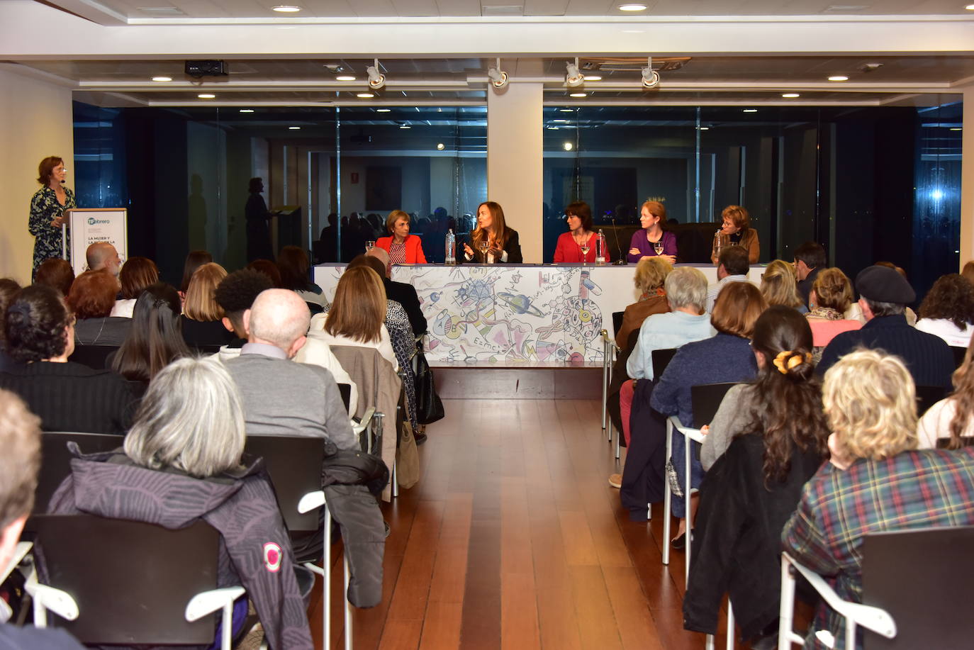 Las expertas Consuelo Guerri, Fátima Martínez, Corpus Gómez Calderón, Marta Ruipérez y Patricia Martín debaten en Dénia sobre la situación actual de las vocaciones científicas en un foro organizado por LAS PROVINCIAS.